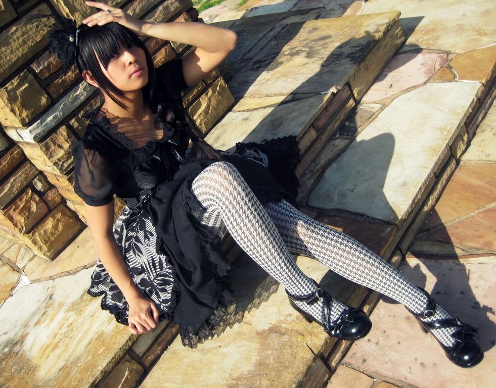 Brunette Gothic Girl wearing White and Grey Opaque Pantyhose and Black Shoes